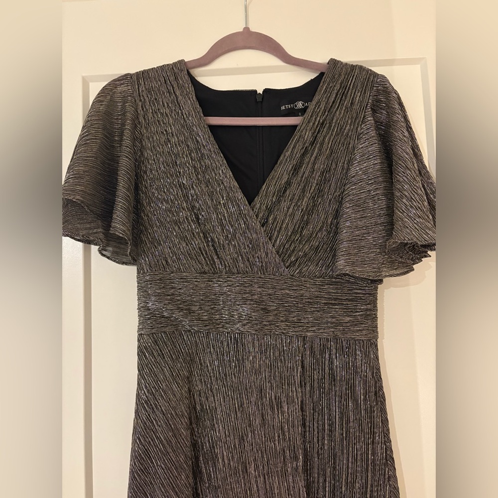Betsy & Adam v neck flutter sleeve dress, metallic gold - Picture 3 of 6